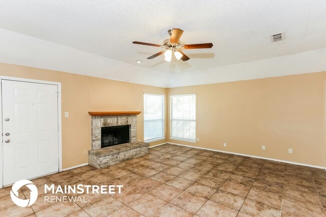 2720 Clovermeadow Dr in Fort Worth, TX - Foto de edificio - Building Photo