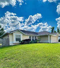 8310 Cardinal Rd in Ft. Myers, FL - Foto de edificio - Building Photo