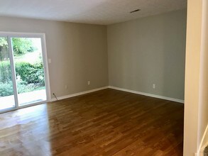 4003 Valley View Dr NE-Unit -5 in Knoxville, TN - Building Photo - Building Photo