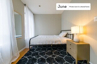 Room in Shared 4 bed/2 bath home in New York, NY - Building Photo