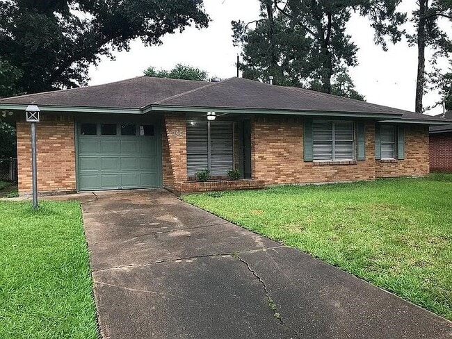 property at 946 Stonecrest Dr