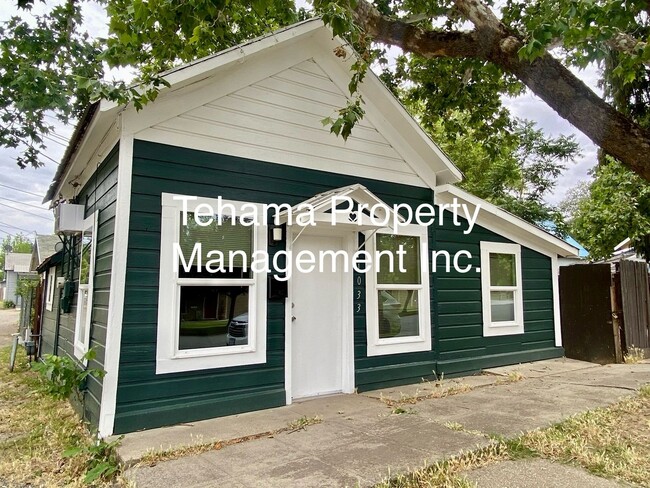 1033 Cedar St