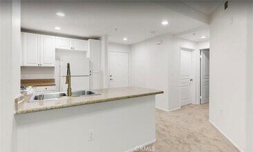 2257 Watermarke Pl in Irvine, CA - Foto de edificio - Building Photo