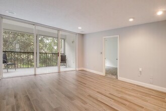 4801 Esedra Ct in Greenacres, FL - Foto de edificio - Building Photo