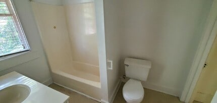 320 S Mendenhall St in Greensboro, NC - Building Photo - Building Photo