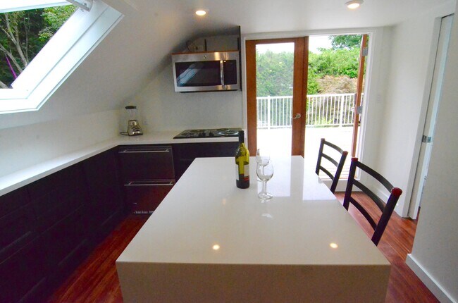 1210 14th St E in North Vancouver, BC - Building Photo - Building Photo