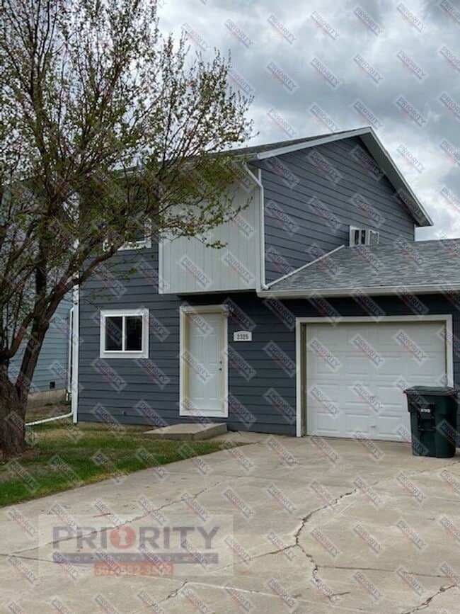 2325 Mahogany Cir