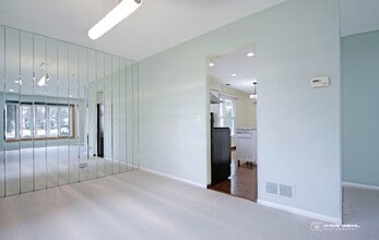 467 Highland Grove Dr in Buffalo Grove, IL - Building Photo - Building Photo