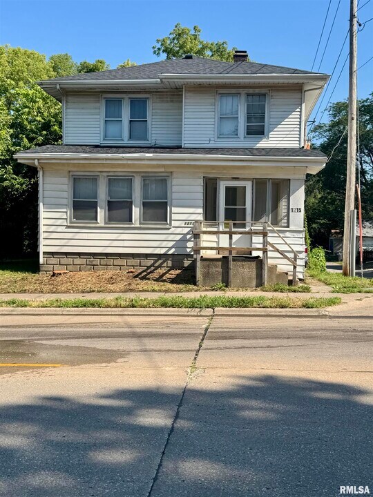 1215 18th Ave in Rock Island, IL - Building Photo