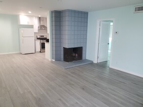 12850 Moorpark St, Unit 1 in Studio City, CA - Foto de edificio - Building Photo