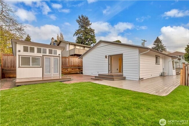 property at 1220 N 32nd St