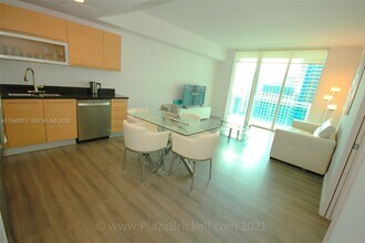 950 Brickell Bay Dr in Miami, FL - Building Photo - Building Photo