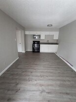 2211 N Elm St in Denton, TX - Building Photo