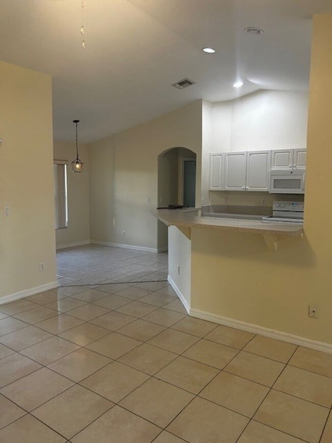 619 SW 28th St in Cape Coral, FL - Building Photo - Building Photo