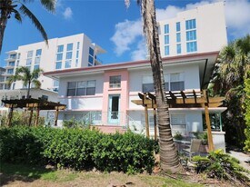 565 Golden Gate Point, Unit 1 in Sarasota, FL - Building Photo