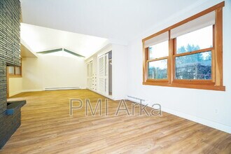 185 SW Francis Ln in Issaquah, WA - Building Photo - Building Photo