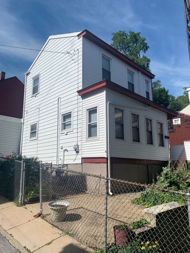 property at 4 Kosciusko Way