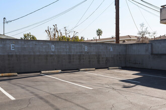2332 Ontario N St, Unit G in Burbank, CA - Building Photo - Building Photo