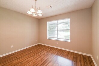 3824 Evergreen Dr in Dickinson, TX - Foto de edificio - Building Photo