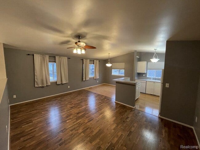 1079 River Ridge Cir in Grand Blanc, MI - Building Photo - Building Photo