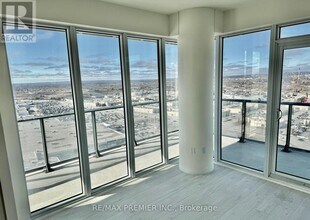 9000 Jane St in Vaughan, ON - Building Photo - Building Photo