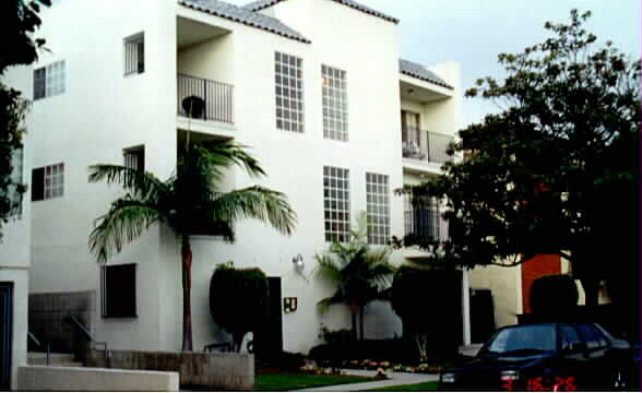 5343 W 99 Pl in Los Angeles, CA - Foto de edificio - Building Photo