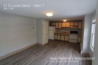 21 Ellison Dr in Barrington, NH - Building Photo - Building Photo