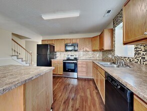 4924 Lighthouse Ct in Winston-Salem, NC - Foto de edificio - Building Photo