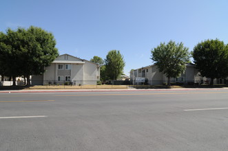 Meadowview Apartments I in Perris, CA - Building Photo - Building Photo