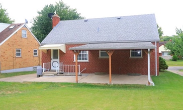 1614 Centerridge Ave in Cincinnati, OH - Foto de edificio - Building Photo