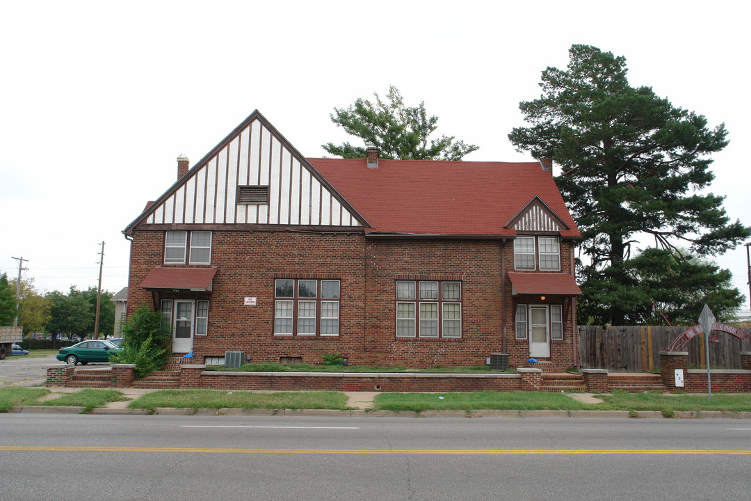 938 N Broadway St in Wichita, KS - Building Photo