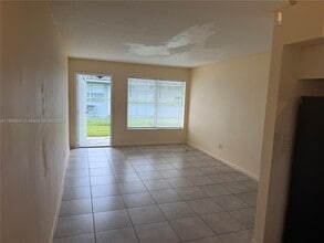 16020 NE 19th Ct in North Miami Beach, FL - Building Photo - Building Photo