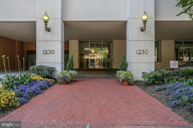 1230 23rd St NW in Washington, DC - Foto de edificio - Building Photo