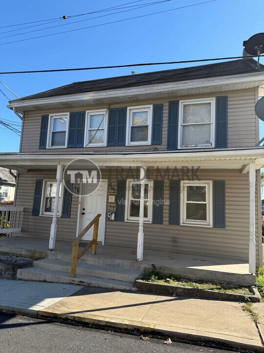 202 W Church St in Annville, PA - Building Photo