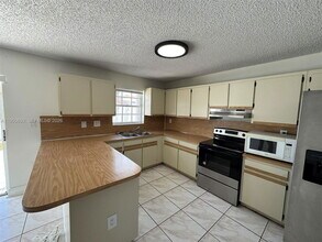 6255 SW 129th Pl in Kendall, FL - Building Photo - Building Photo