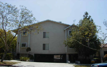 576 E Verdugo Ave in Burbank, CA - Building Photo - Building Photo