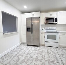 8970 S Hollybrook Blvd in Pembroke Pines, FL - Foto de edificio - Building Photo