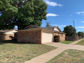 4619 61st St in Lubbock, TX - Foto de edificio - Building Photo