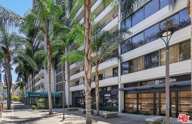 property at 600 W 9th St