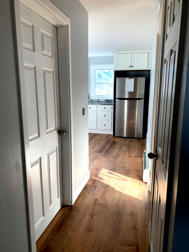 44 Fairview St, Unit B in Manchester, NH - Foto de edificio - Building Photo