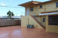 971 E 18th St in Hialeah, FL - Foto de edificio - Building Photo