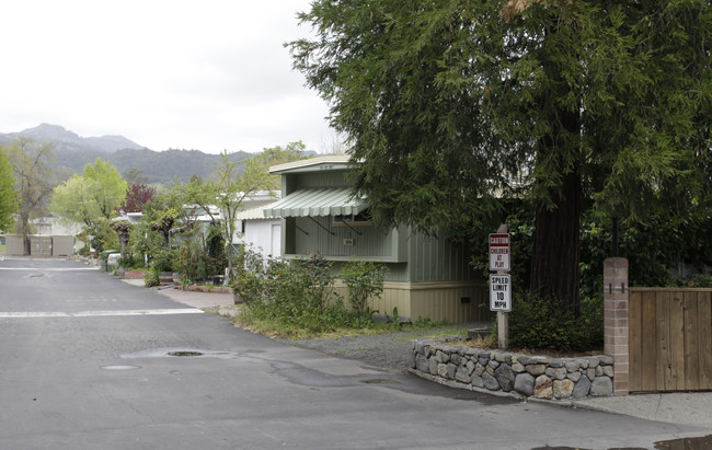 1300 Fair Way in Calistoga, CA - Foto de edificio - Building Photo