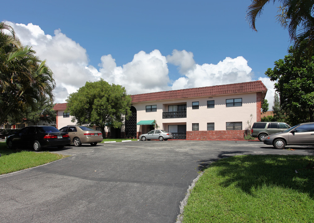 1721 NW 15th Vis in Boca Raton, FL - Foto de edificio