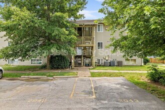 2042 Gascony Parc Dr in Lake St. Louis, MO - Building Photo - Building Photo