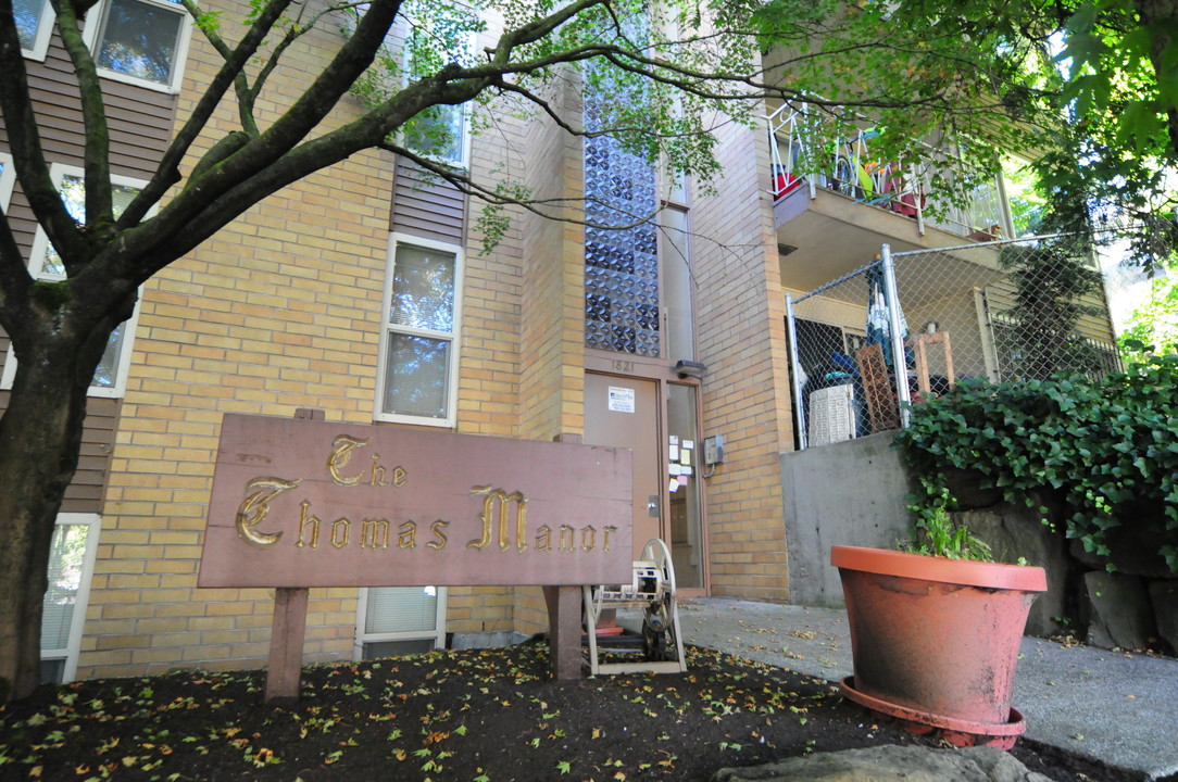 Thomas Manor Apartments in Seattle, WA - Building Photo