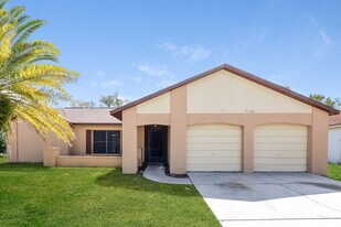 7130 Arbor View Ln in New Port Richey, FL - Building Photo