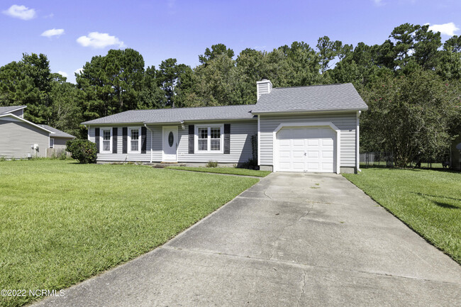 1013 Springdale Dr in Jacksonville, NC - Building Photo - Building Photo