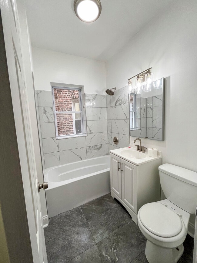 8134 S South Shore Dr, Unit 1 in Chicago, IL - Building Photo - Building Photo
