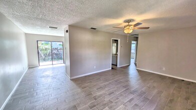 9216 E Highland Pines Blvd in Palm Beach Gardens, FL - Building Photo - Building Photo