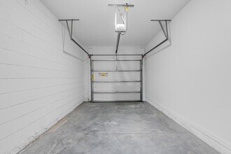 2828 Moonshadow Ct in Clermont, FL - Building Photo - Building Photo